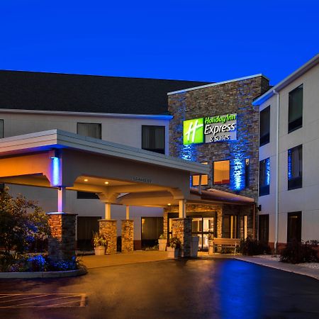 Holiday Inn Express Great Barrington By Ihg Exterior photo