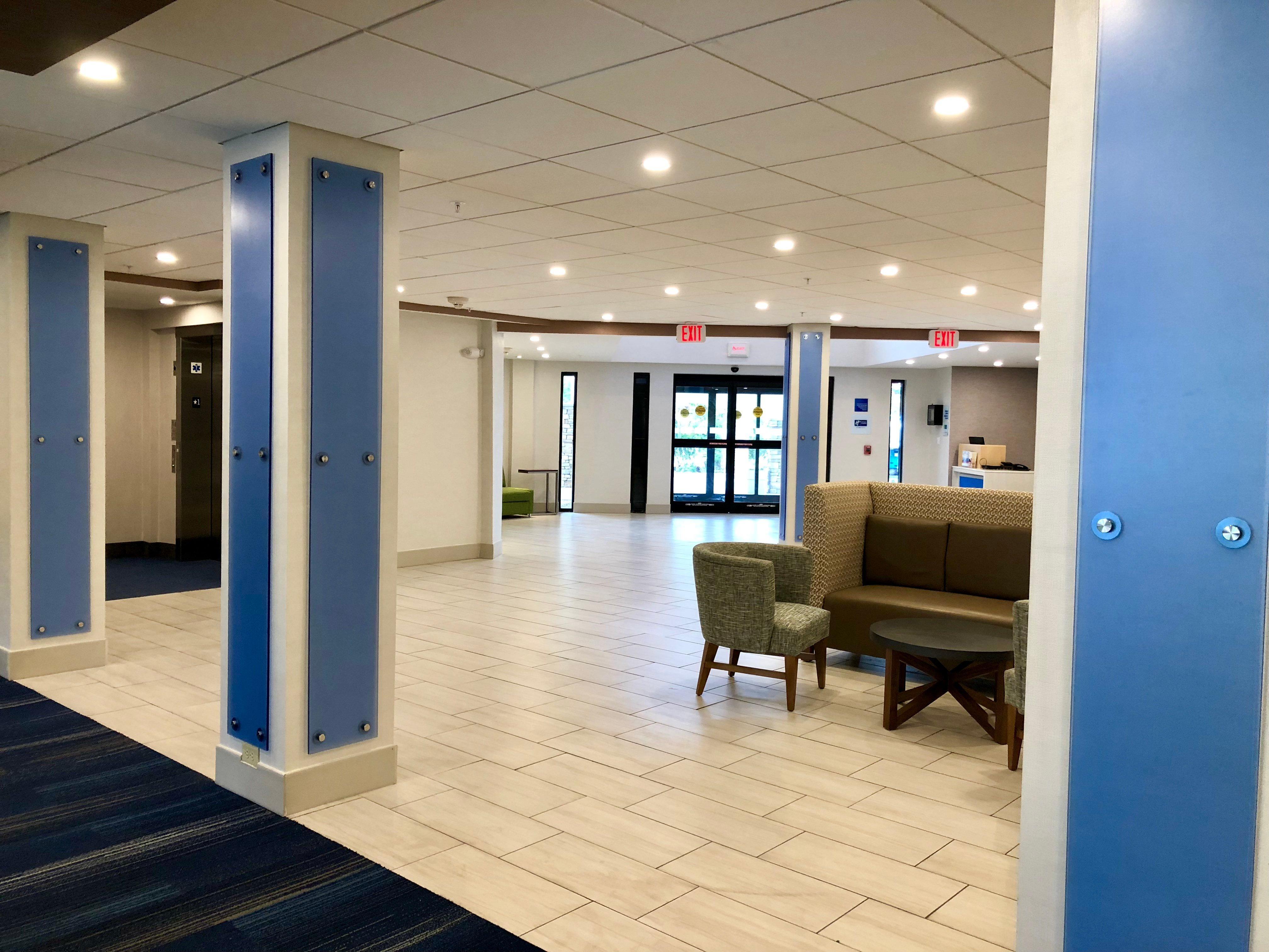 Holiday Inn Express Great Barrington By Ihg Exterior photo