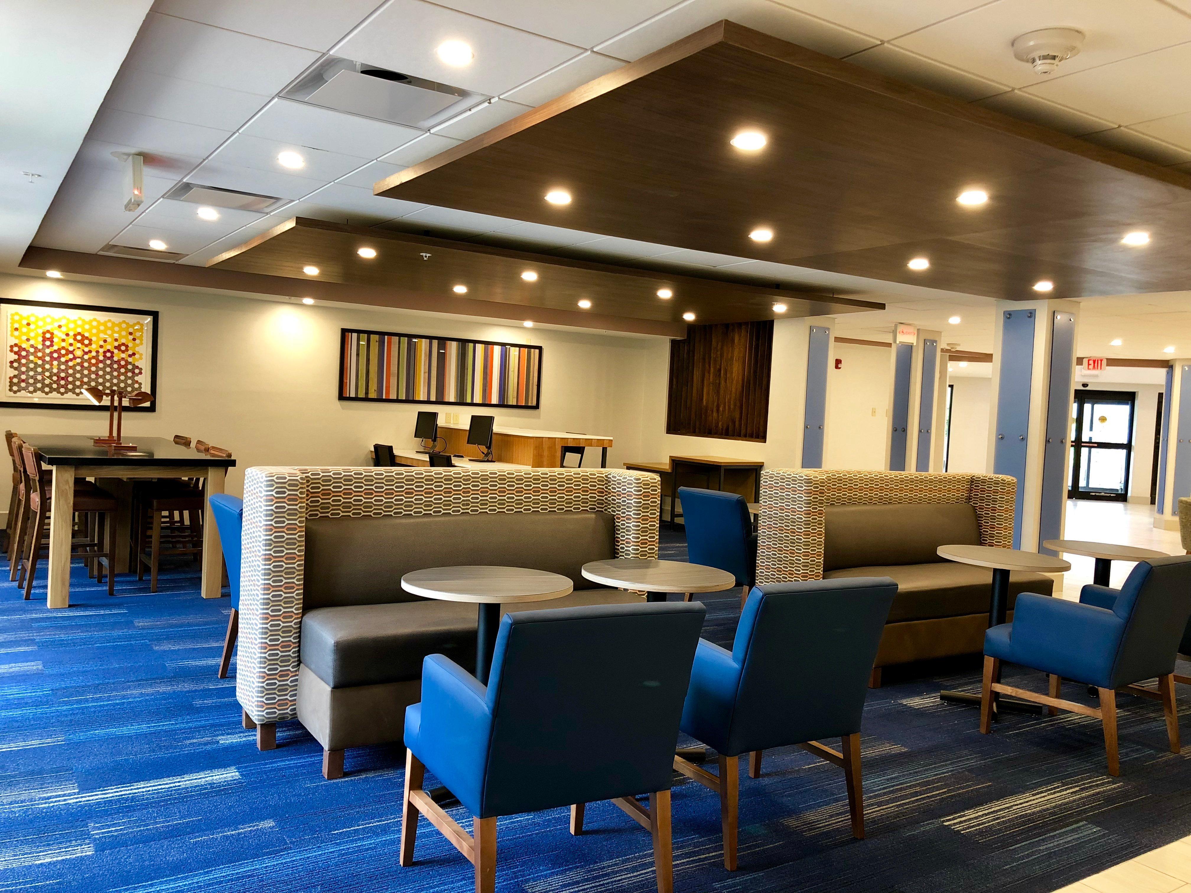 Holiday Inn Express Great Barrington By Ihg Exterior photo