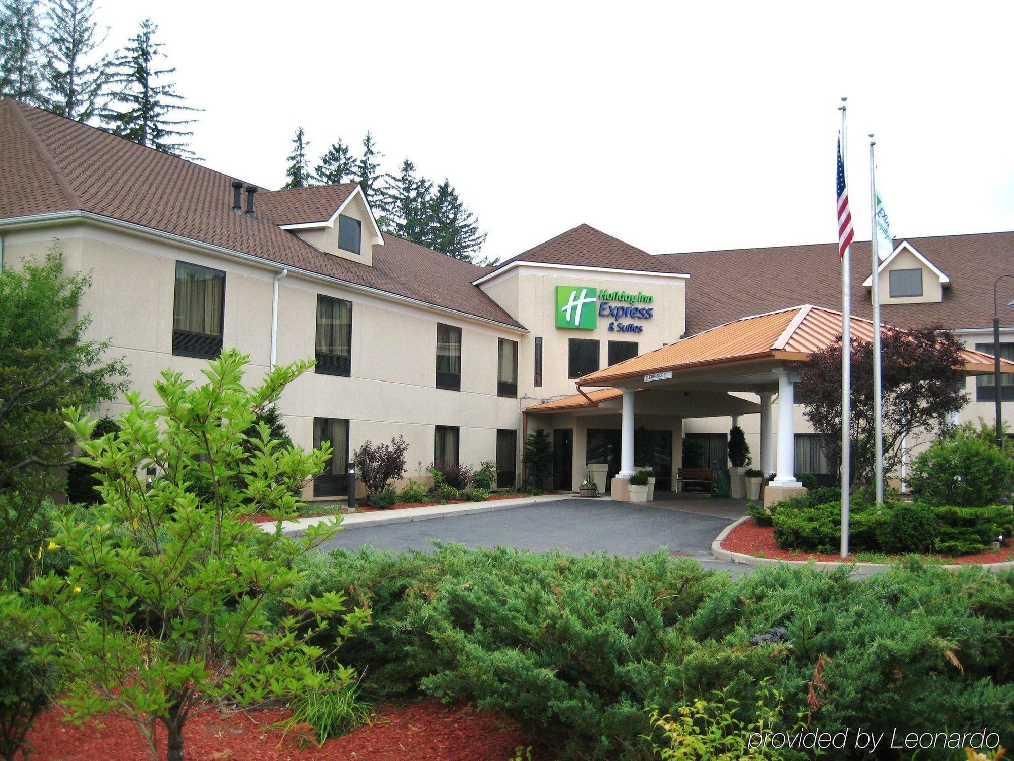 Holiday Inn Express Great Barrington By Ihg Exterior photo