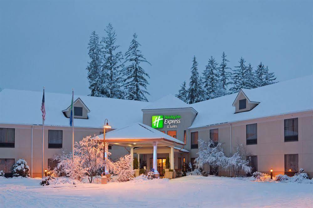 Holiday Inn Express Great Barrington By Ihg Exterior photo