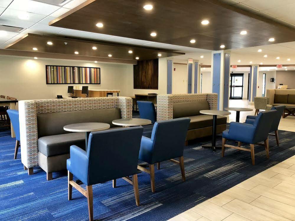 Holiday Inn Express Great Barrington By Ihg Exterior photo