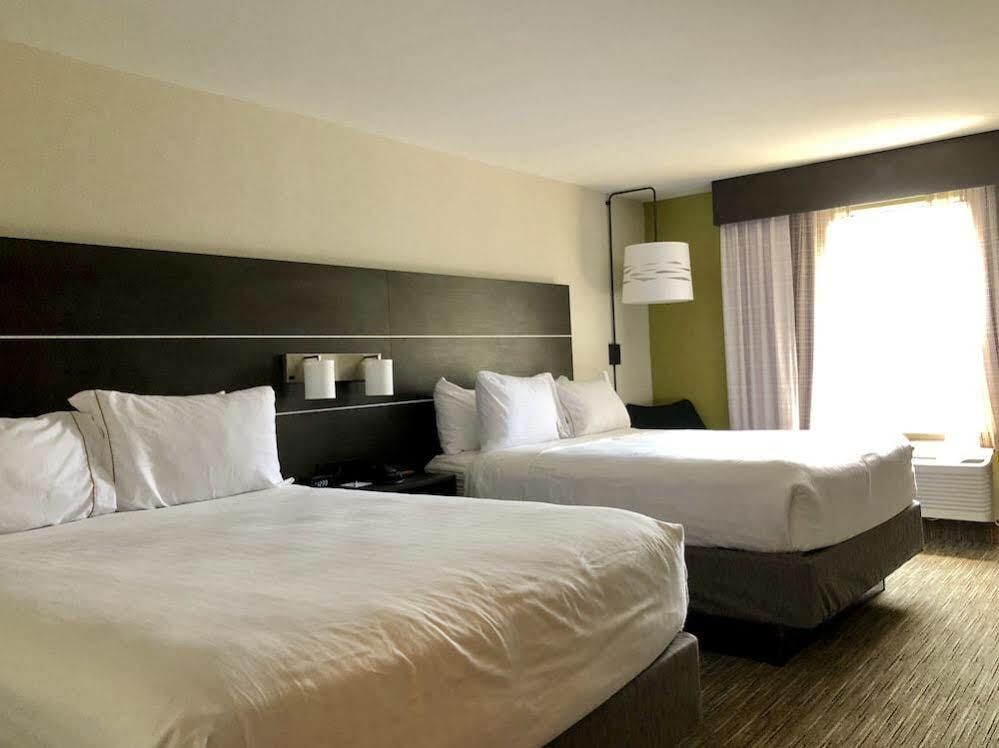Holiday Inn Express Great Barrington By Ihg Exterior photo